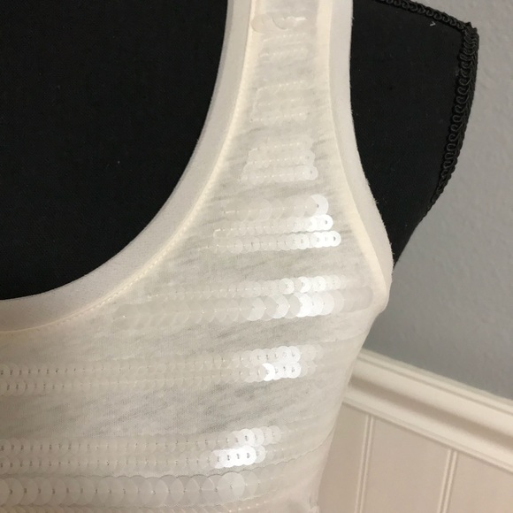 🌷BOGO🌷EUC- Ann Taylor- Sequined Cream Top - Picture 2 of 8